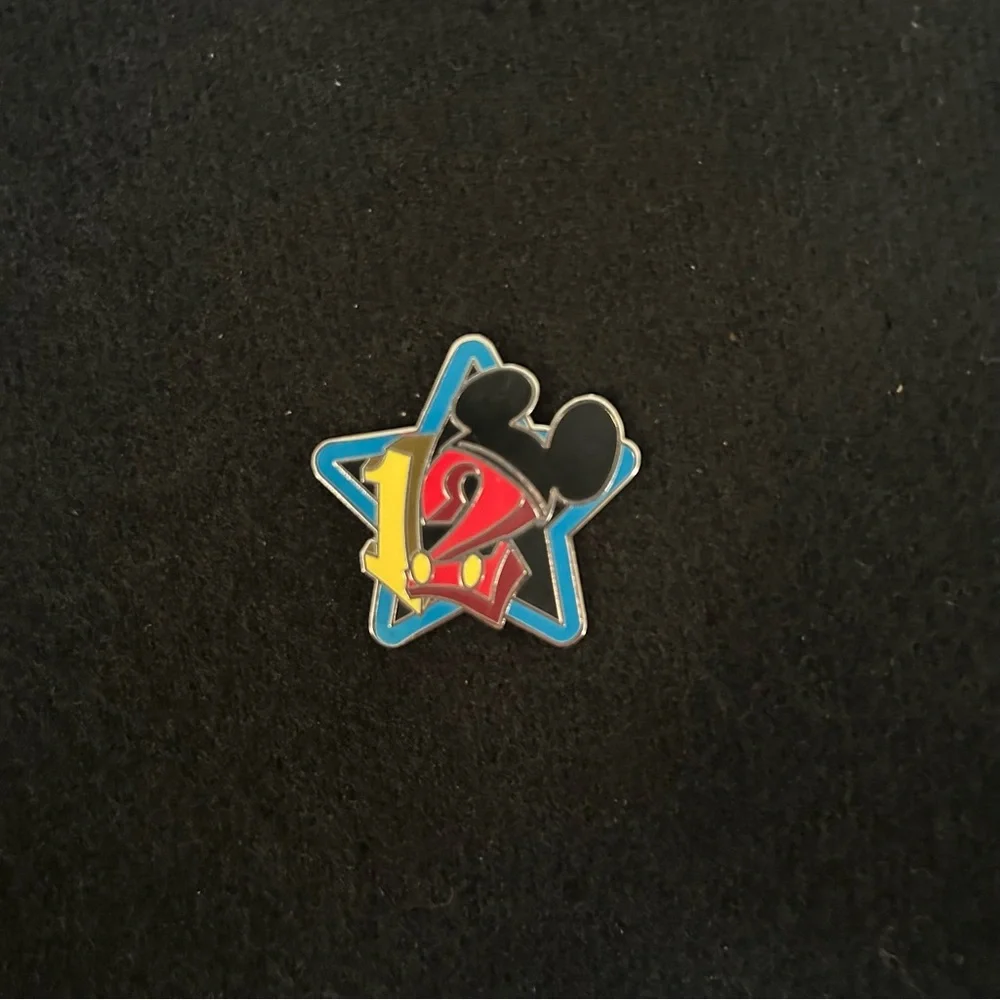 2012 Disney Stars Pin - Picture 2 of 3